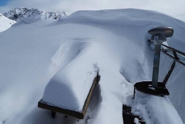 Eingeschneite Gipfelplattform Top of Tyrol am Stubaier Gletscher