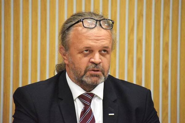 Rozlétnem se jak včeličky, za kraj budeme bojovat jak eskymáčtí psi, řekl Brabec