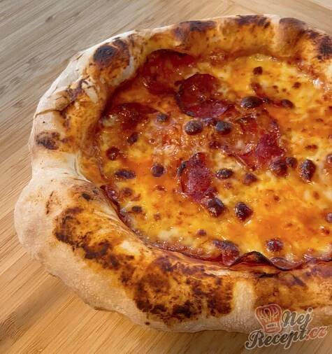 Nejlepší recept na domácí italskou pizzu z trouby | NejRecept.cz