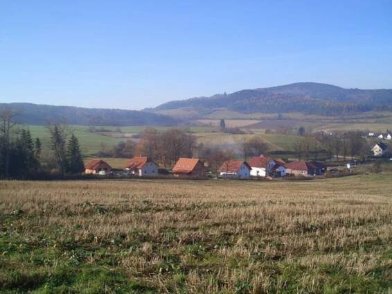 Chlumany: Procházka po hranicích katastru je dlouhá devět kilometrů