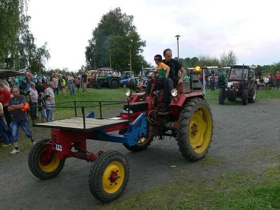 První ročník Železnohorského traktoru ve Žďárci u Seče.