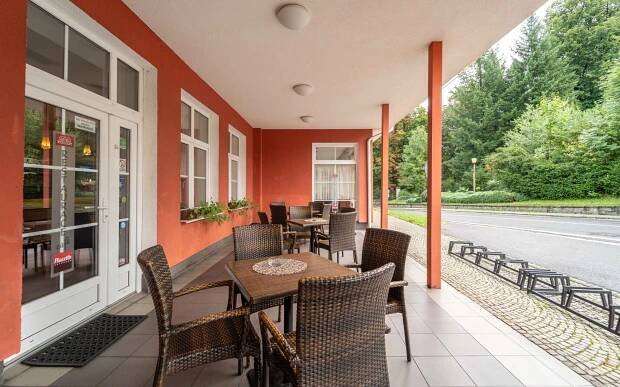 Beskydy poblíž aquaparku: Hotel Hukvaldy *** s polopenzí, wellness a bazénem neomezeně + finská a infra sauna