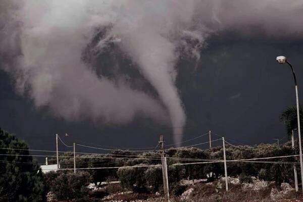 Supercells and tornado in Puglia region, south Italy – October 9, 2013