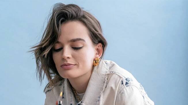 Emma Mackey in a Stylish Acid Wash Look Wallpaper
