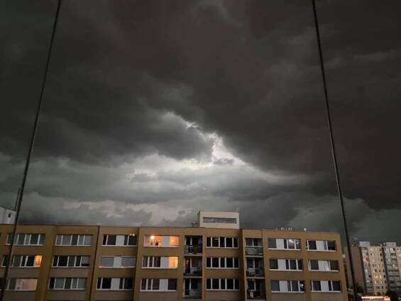 Obloha očima čtenářů. Podívejte se, jak vypadala včerejší bouřka v Praze