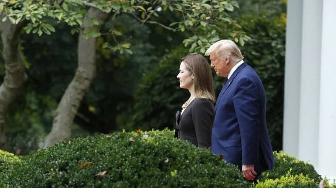 Pátá žena v historii mezi nejvyššími soudci USA. Trump nominoval Coneyovou Barrettovou