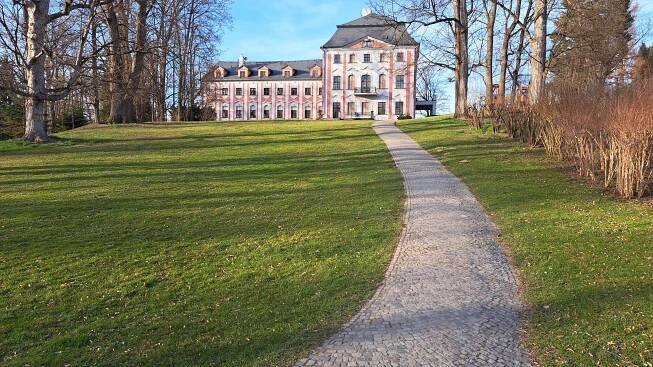Soubor:Velké Hoštice - zámek 03.jpg – Wikipedie