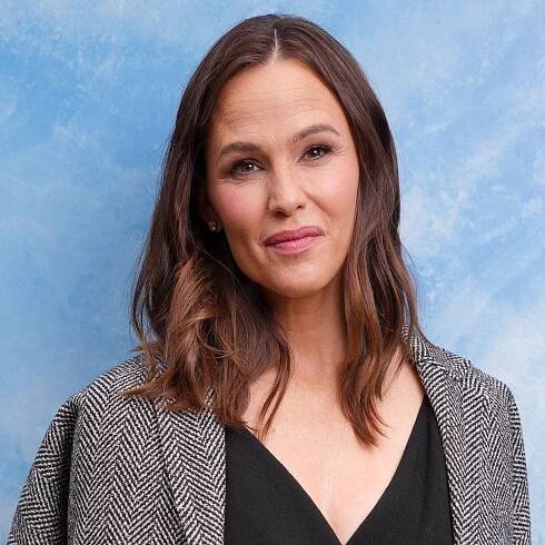 Jennifer Garner's dining room is filled with “cohesive and intentional” features that showcase her personality
