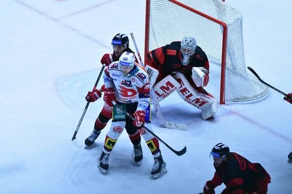 Pardubice v přeházené sestavě zdolaly Olomouc. Vomáčka čaroval v brance