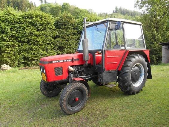 Prodám traktor Zetor 6911, s doklady a RZ, plně funkční