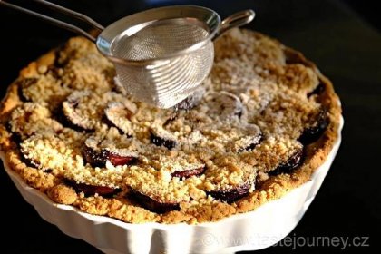 Švestkový koláč z drobenkového těsta