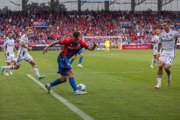 Fotbalisté Viktorie Plzeň se na play-off Evropské konferenční ligy naladili domácím vítězstvím nad Olomoucí 2:1.