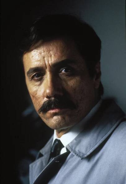 Skrytá posedlost - Promo - Edward James Olmos