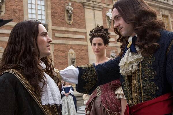 Versailles - Iluze - Z filmu - Alexander Vlahos, Elisa Lasowski, George Blagden