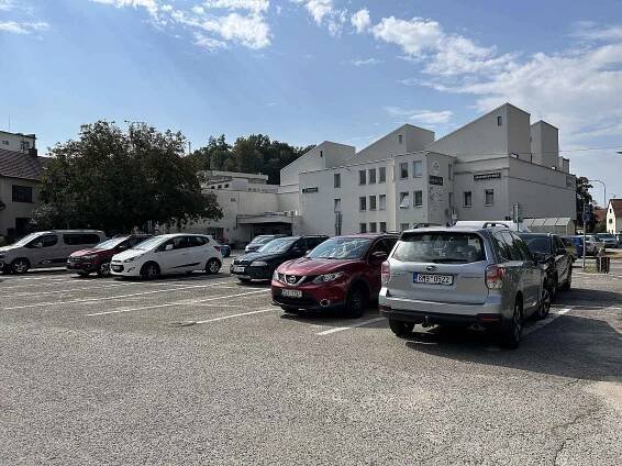 Luhačovice rekonstruují parkoviště. Rozsáhlá oprava za 10 milionů skončí v dubnu