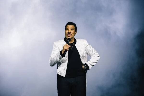 Recenze: Lionel Richie v Praze zpíval hity 80. let