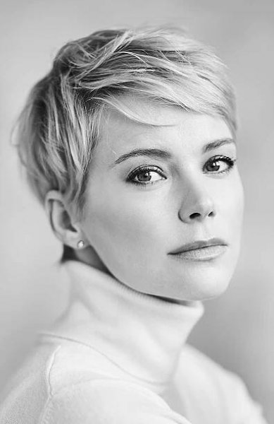 Andrea Osvárt | Short hair back, Hair cuts, Short hair haircuts