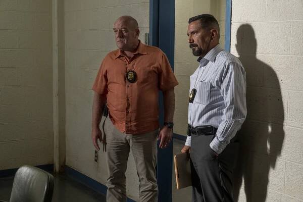 Dean Norris, Steven Michael Quezada - Volejte Saulovi - Ten správnej člověk - Z filmu