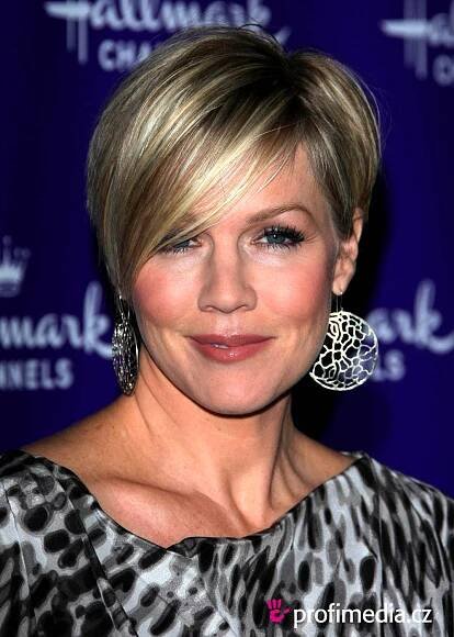 Jennie Garth - celebrity účes - HappyHair