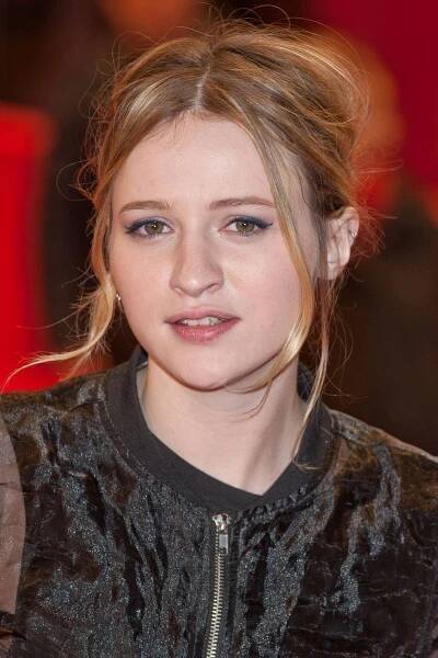 Christa Théret herečka