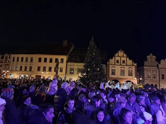 Pyroshow i obří andělé. Advent v Táboře začal už v pátek