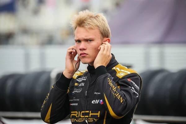 Formule Renault na Hockenheimu: Ptáček junior dvakrát na bodech - KRÁSA A STYL
