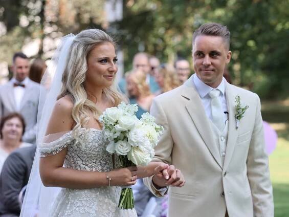 Svatba vnučky režiséra Jána Roháče (†48) Adriany a Tomáše Materny: Vzala si hvězdu Vinařů!