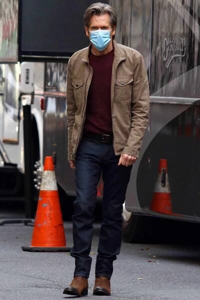 Kevin Bacon wears a mask while filming a commercial in NYC