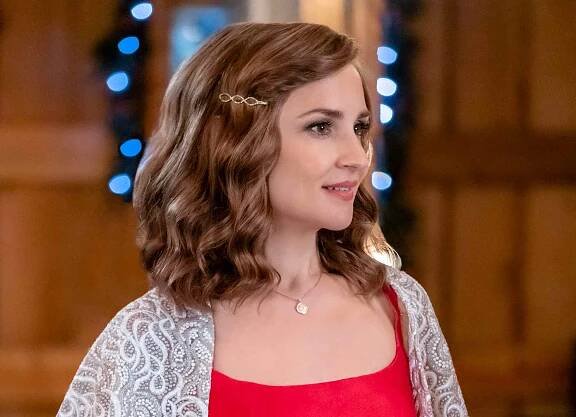 Rachel Leigh Cook as Willow Petersen in 'A Blue Ridge Mountain Christmas,' 2019