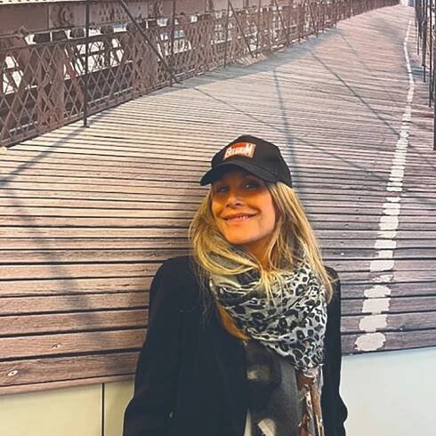 Astrid Veillon : une actrice célèbre à la télé («Quai n° 1», «Les Cordier», «Sous le soleil», «Fabio Montale») qui met son talent de comédienne et d’auteure au service du théâtre. Et elle aime la Belgique !