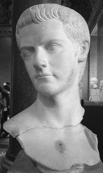 Soubor:Caligula bust.jpg – Wikipedie
