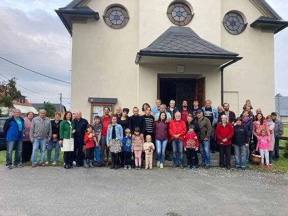 Díky sponzorskému daru se znovu rozeznělo harmonium v crhovské kapli - Město Štíty