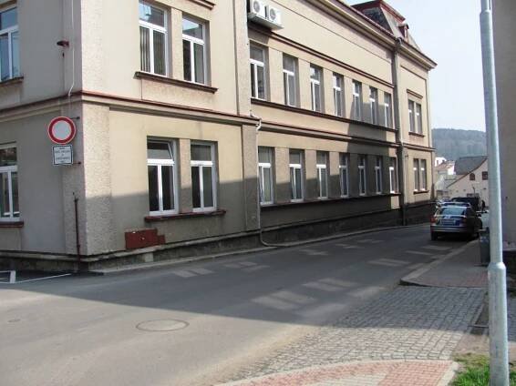 Městský úřad, Dukelské náměstí 39, Nová Paka | Život bez bariér, z.ú.