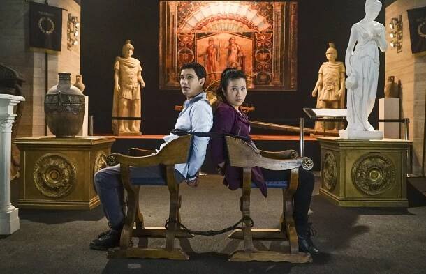Tým Škorpion - Plight at the Museum - Z filmu - Elyes Gabel, Jadyn Wong