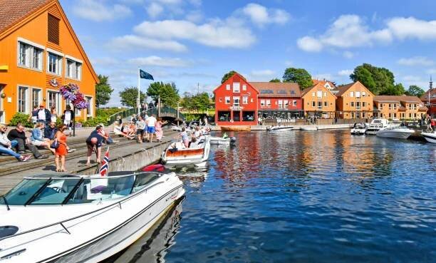 okres fiskebrygga v kristiansandu, norsko - kristiansand - stock snímky, obrázky a fotky