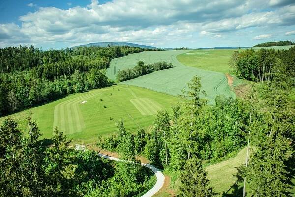 Golf & Country Club Prosečné - Golf pro každého! Přijďte si zahrát golf na hřiště nedaleko Vrchlabí! Nabízíme prostředí