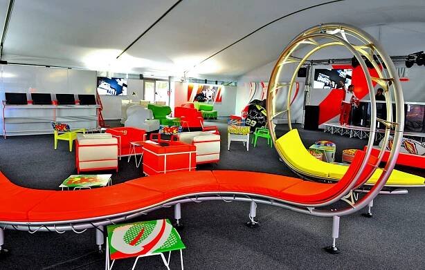 Rollercoaster social sofa – Country Lab
