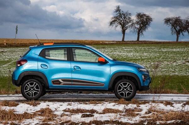 Test Dacia Spring: Elektrický trabant z Číny je čtyřmístné auto za cenu baterie Škody Enyaq iV