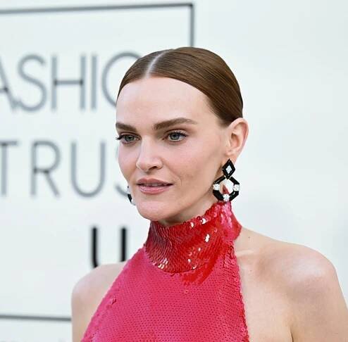 Close up of Madeline Brewer on a red carpet