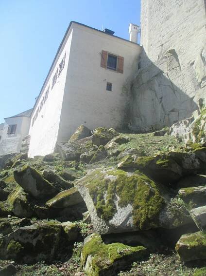 Hrad Roštejn je zavřený, za zábavou musí návštěvníci do podhradí