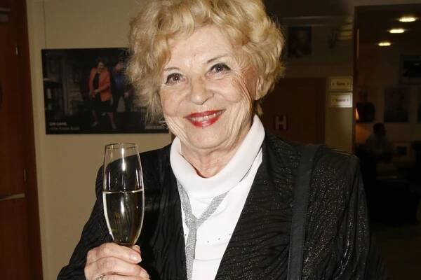 Herečka Libuše Švormová slaví 90: Angelika i mladší manžel