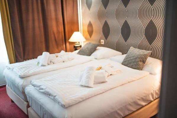 Romantický pobytový balíček pro zamilované od 2 590 Kč Veselí nad Lužnicí I Hotel Lucia • Firmy.cz