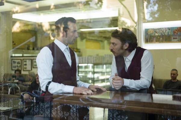 Aris Servetalis, Alexandros Mavropoulos - Číšník - Z filmu
