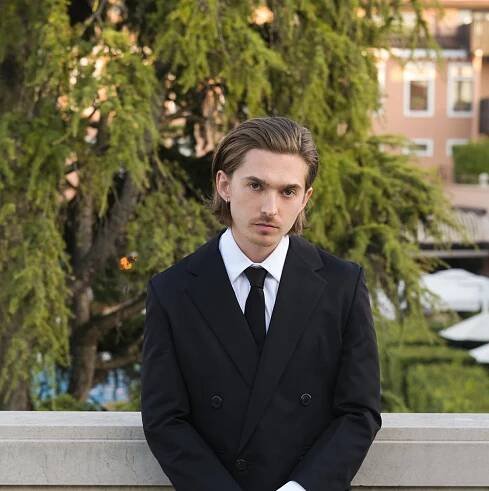 Austin Abrams on ‘Wolfs,’ Hearing Brad Pitt Sing “Happy Birthday,” and the Future of ‘Euphoria’
