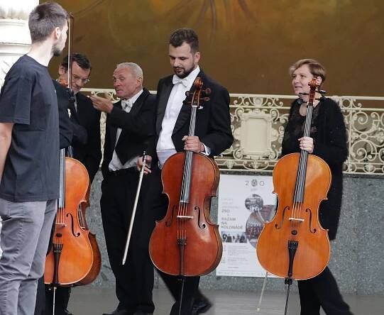 Západočeský symfonický orchestr oslavil narozeniny galakoncertem na kolonádě
