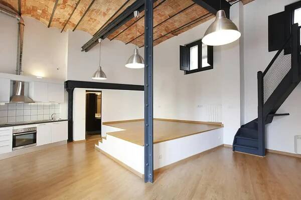 Elegant industrial style loft in Gracia