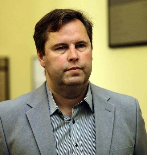 Doživotní zdiskreditování. Expolicista boural opilý, teď nechce zaplatit škodu