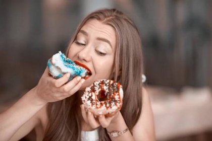 8 důvodů proč jíte, i když nemáte hlad. Zbavte se jich a zhubnete