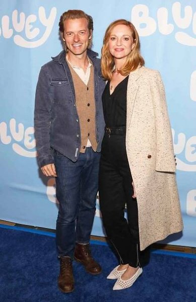 Actors Adam Campbell (L) and Jayma Mays (R) attend the premiere of 