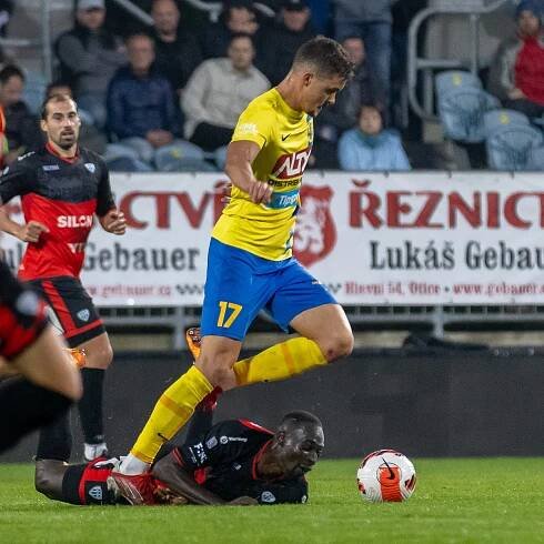 Podívejte se: Jakub Yunis trefil Opavě tři body